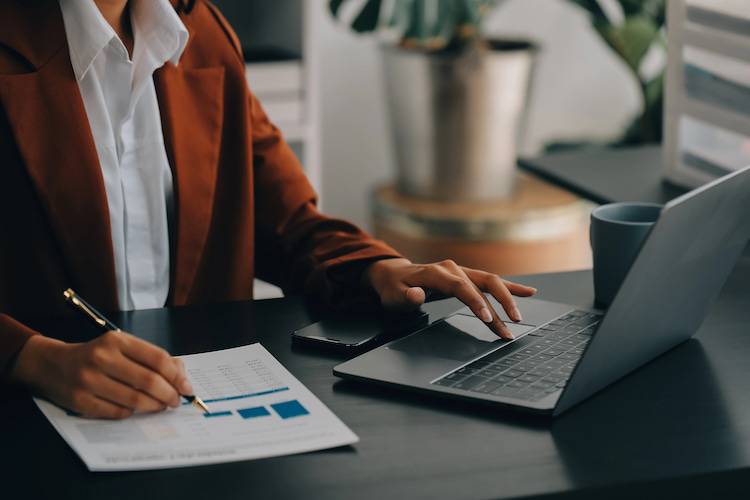 A professional researcher conducting research on markets insights.